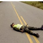 El policía acostado